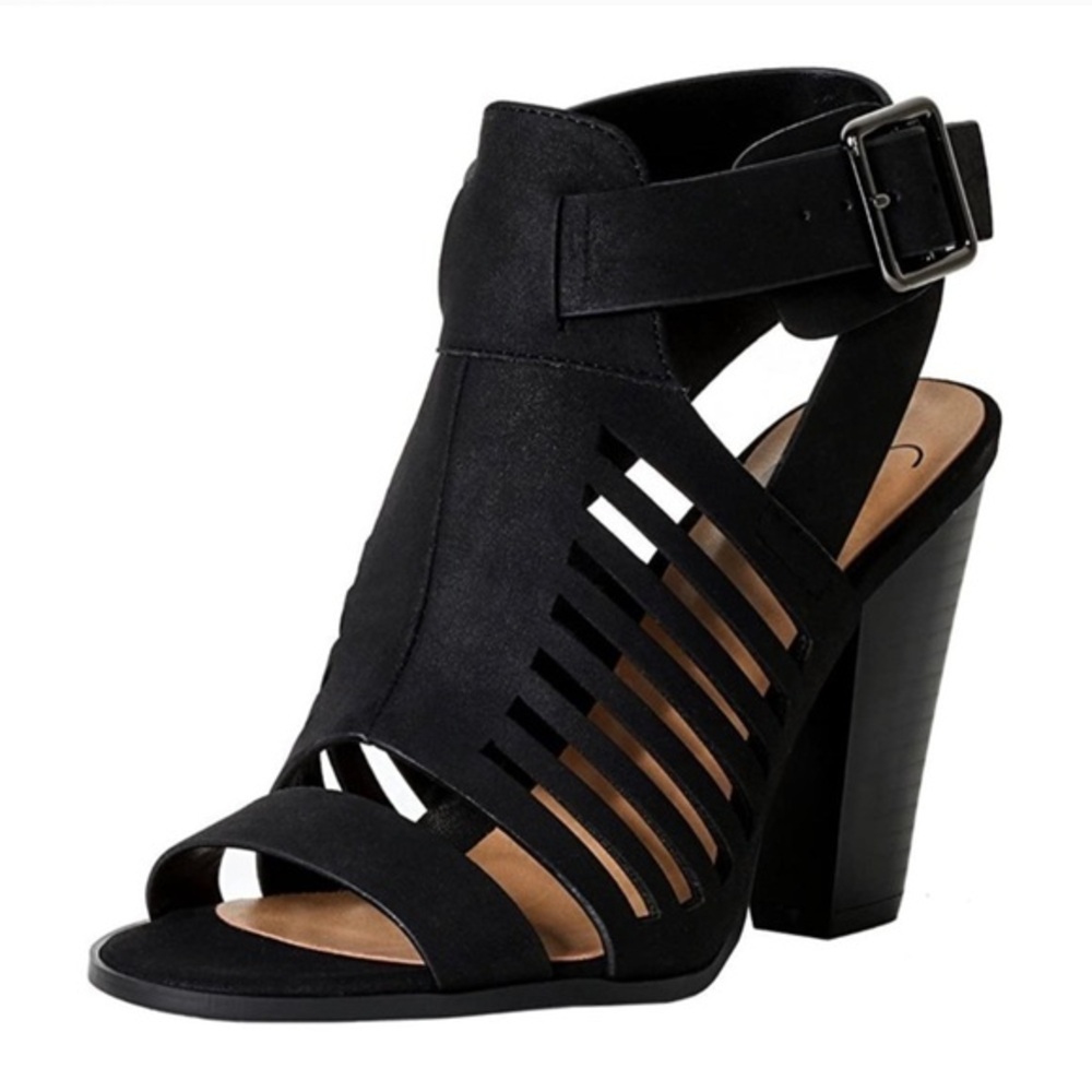 NIB Soda Yummy Gladiator Cutout Stacked Heel Sandals -‎ Size: 10